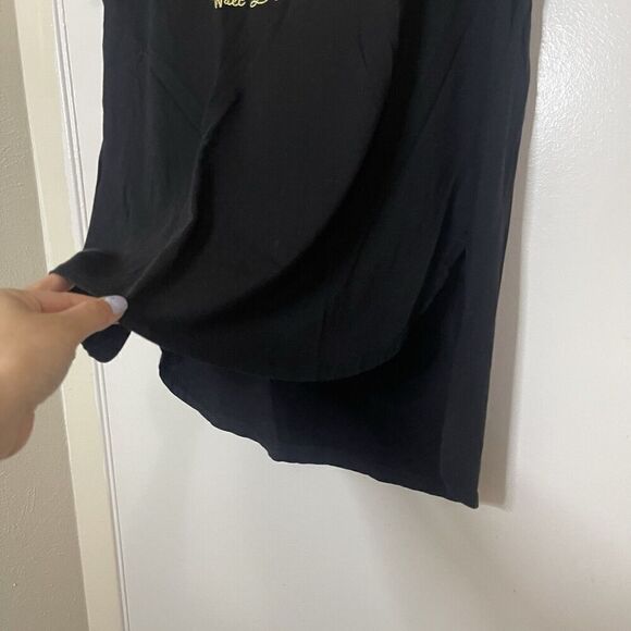 Disney Parks Black split hem scoop neck sequin castle tshirt size XL - Picture 2 of 7